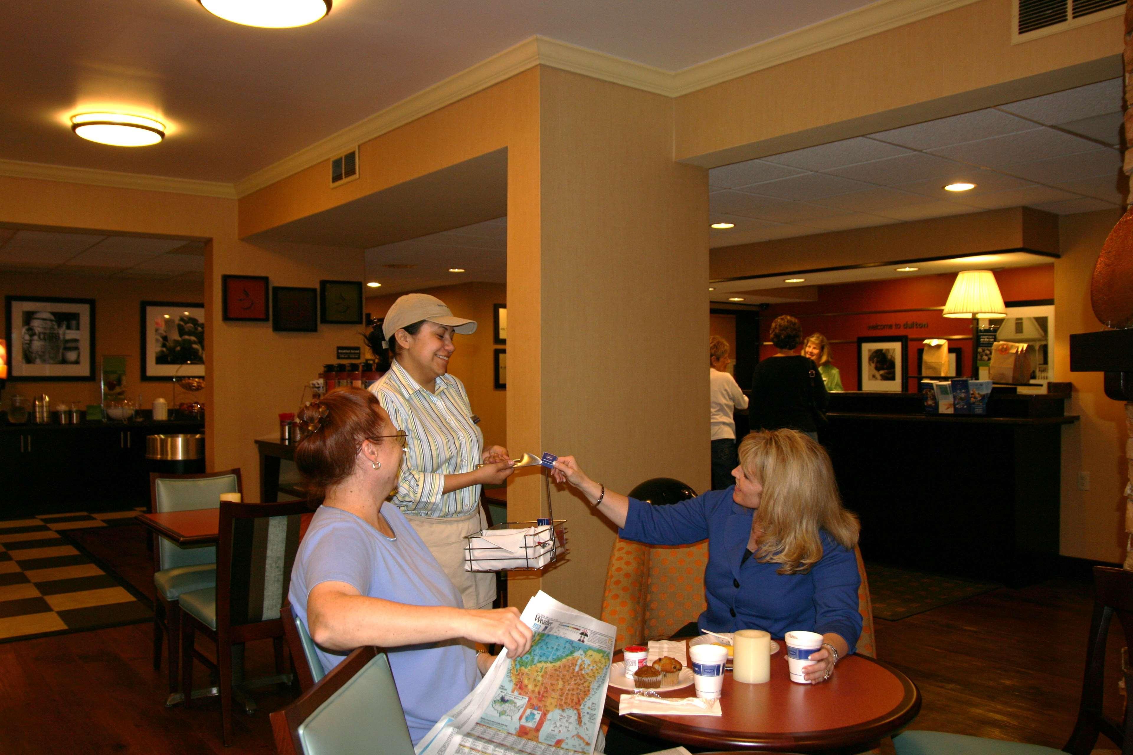 Hampton Inn Dalton Restoran fotoğraf
